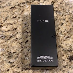 Makeup brush cleaner